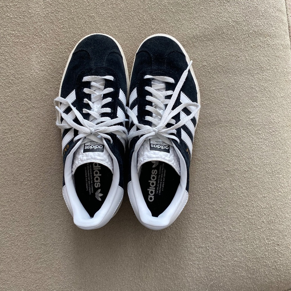 Adidas Platform Gazelle size 8 Black